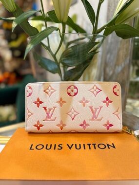 Louis Vuitton Zippy Wallet in White,Pink,Orange